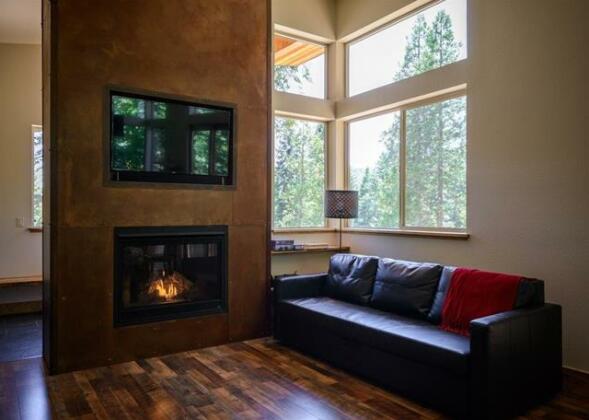 Alpenglow 2 - 2BR/2BA Holiday Home - Photo2