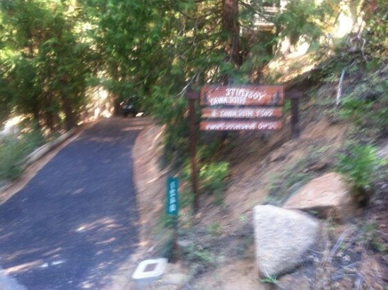 Yosemite Hideaway Vacation Rentals - Photo2