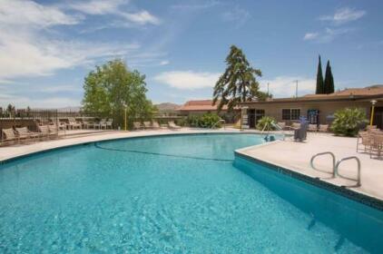Travelodge Inn & Suites by Wyndham Yucca Valley Joshua Tree