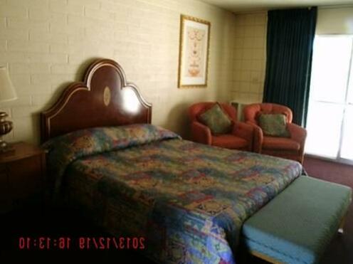 Desert Grove Inn and Suites - Photo5