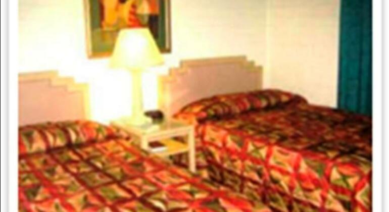 Econo Lodge Inn & Suites Yuma I-8 - Photo4