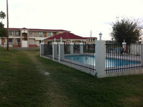 Lakeview Inn & Suites - Photo2
