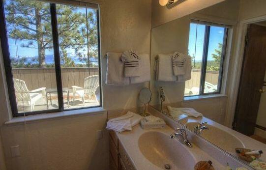Modern Lake Village with Great Views 3 Br condo by RedAwning - Photo4