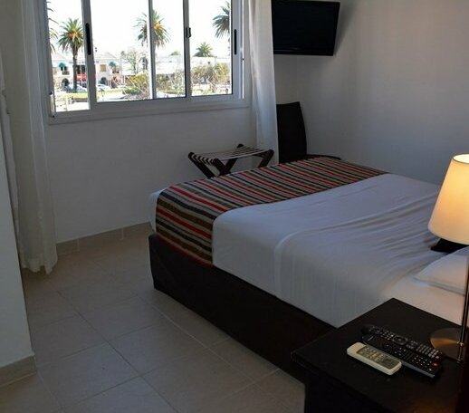 De La Plaza Hotel - Photo4