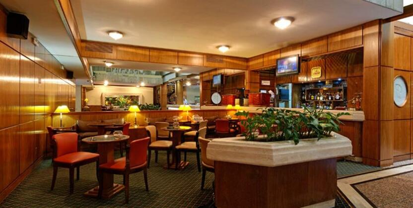 Balmoral Plaza Hotel - Photo2