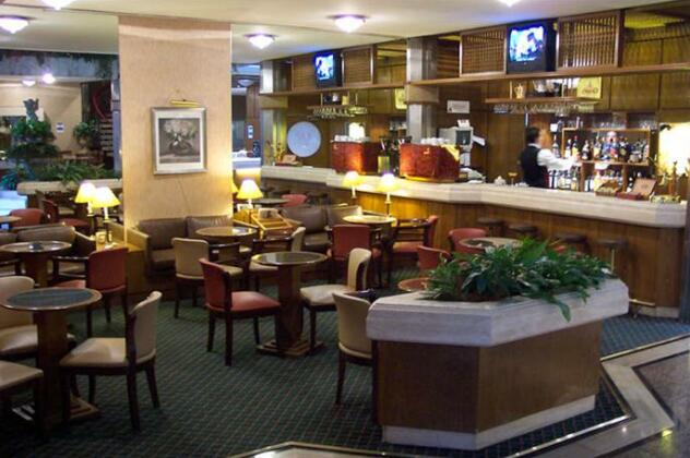 Balmoral Plaza Hotel - Photo3