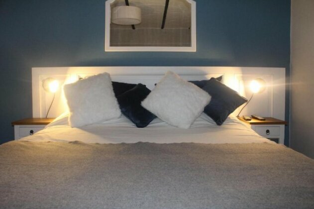 Colony House - Photo5