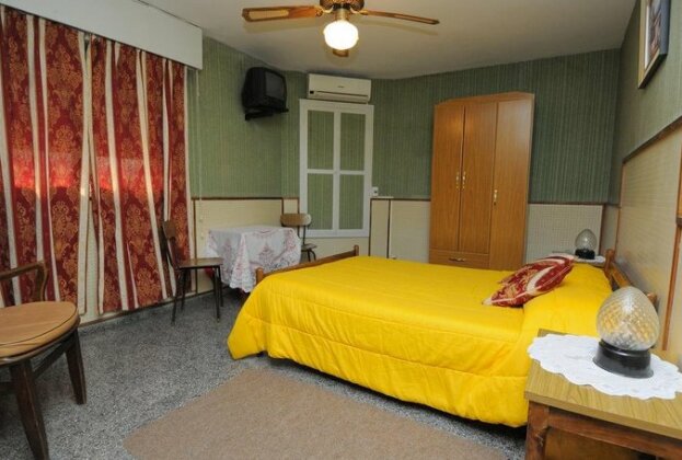  Photo 1