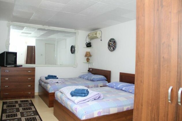 Anvar's Guests - Photo2