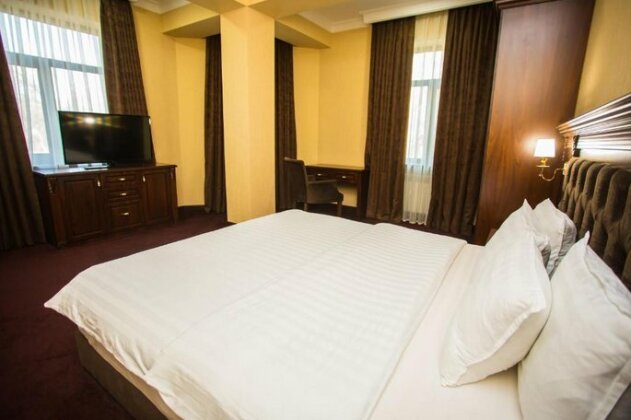Hotel Grand Capital - Photo2
