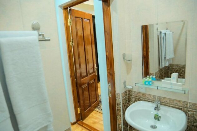 Shuhrat - Photo3