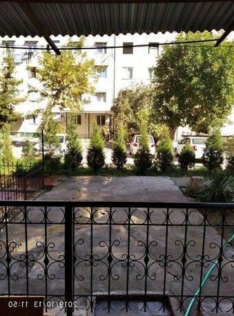 Spacious rooms friendly area market right near the flat - Photo3