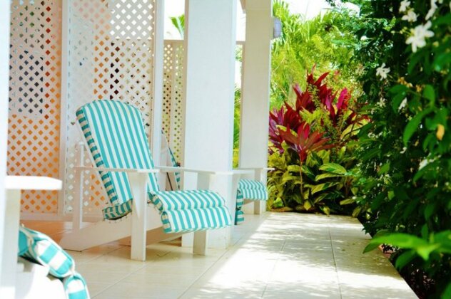 Beachcombers Hotel - Photo2