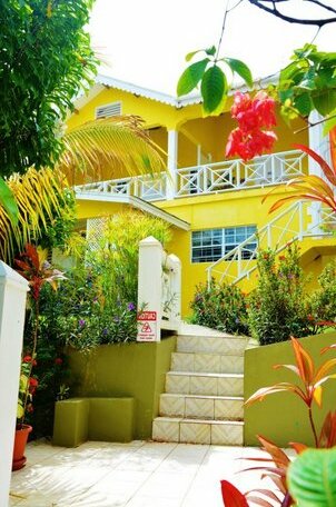 Beachcombers Hotel - Photo4