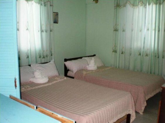 Crystal Heights Guest House - Photo4