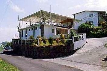 Tropic Breeze Hotel - Photo2