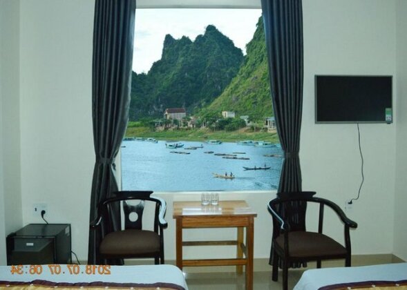 Son Doong Riverside - Photo2