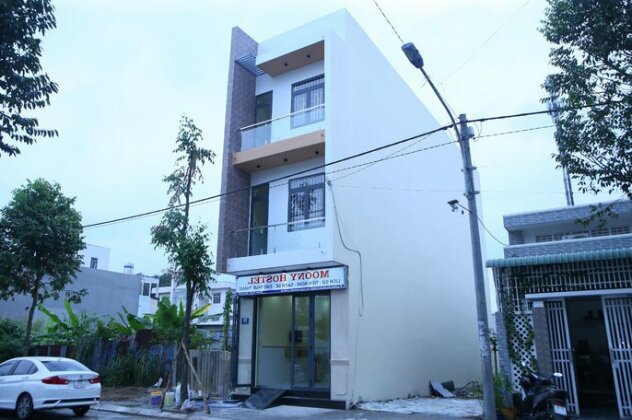 Moony hostel