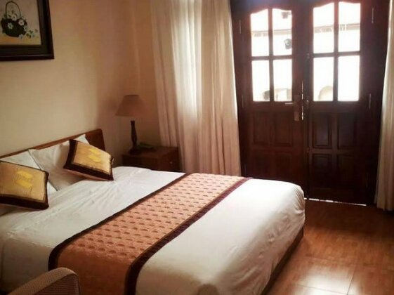 Dona Villa - Photo2