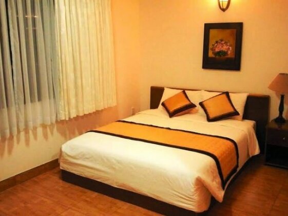 Dona Villa - Photo3