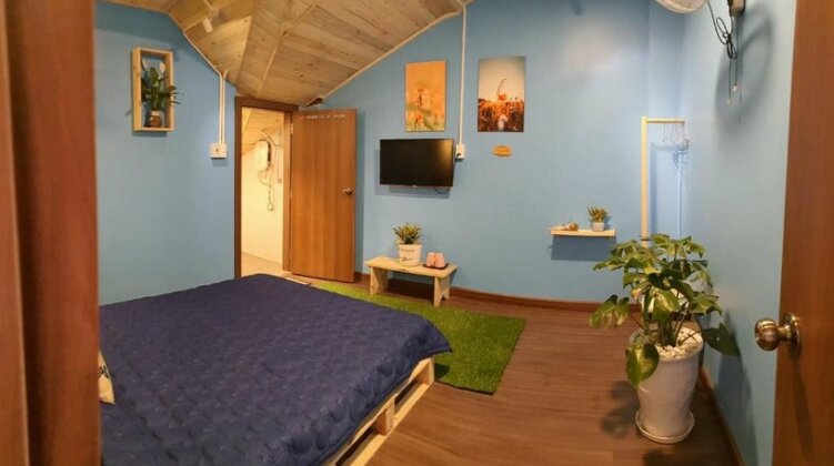 Lightning House 2 - Photo4