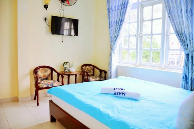 Pines Hotel - Photo3