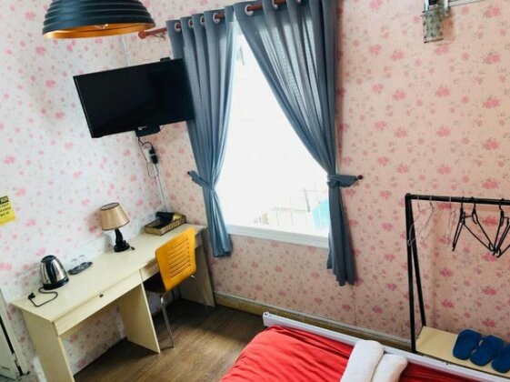 Q Hostel