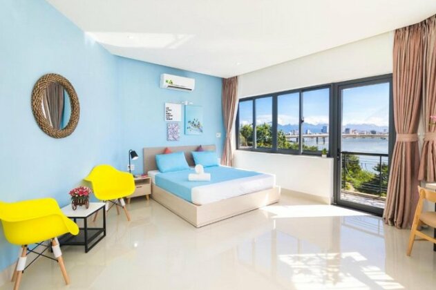 Christina's Da Nang - Riverside Studios - Photo2