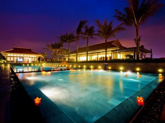 Garden Apartment By The Pool in 5-Star Ocean Villas Beach Resort