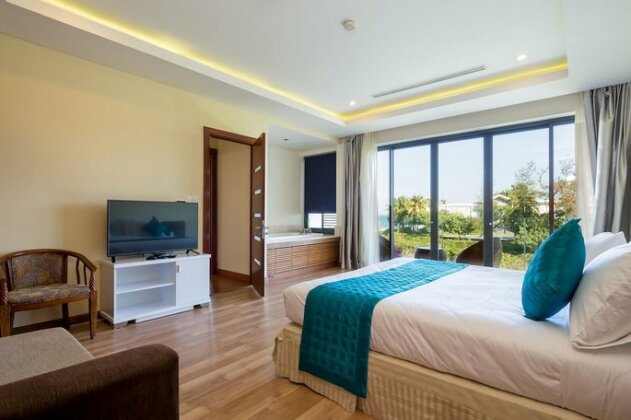 Ocean Luxury Villas Danang - Photo3