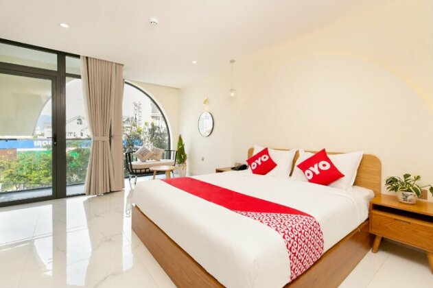 OYO 541 Maple Suite Hotel - Photo2