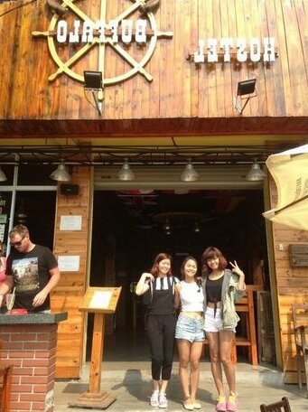 Buffalo Pub and Hostel