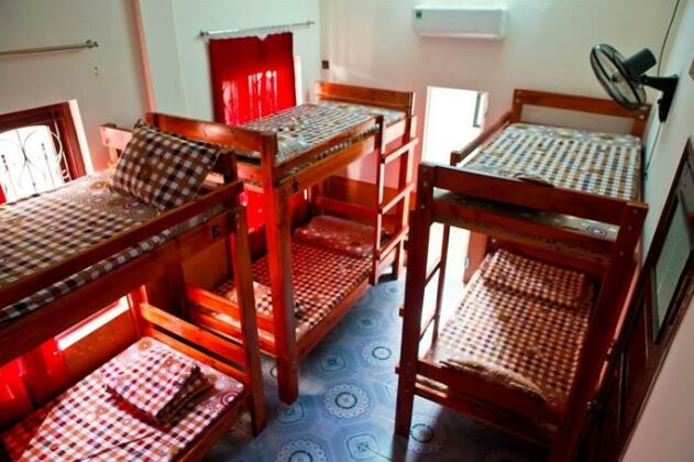 Buffalo Pub and Hostel - Photo4