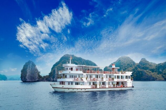 Cristina Diamond Cruise - Photo2