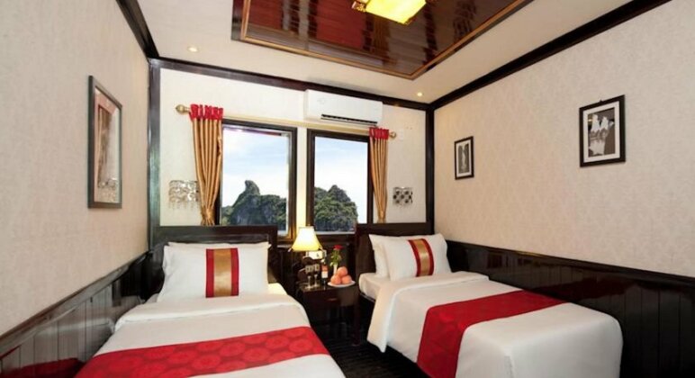 Halong Moon Legend Cruise - Photo2