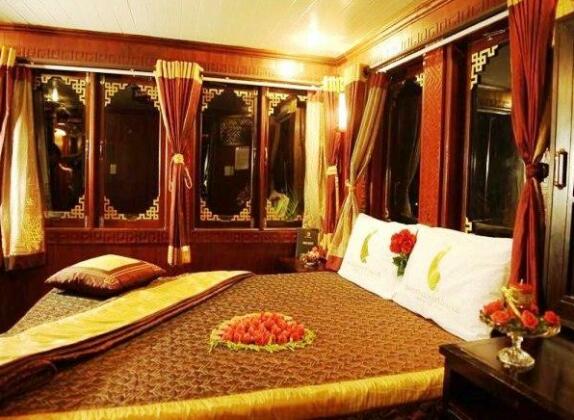 Halong Phoenix Cruise - Photo3