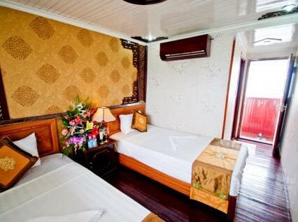 Luxe Aurora Cruises - Photo3
