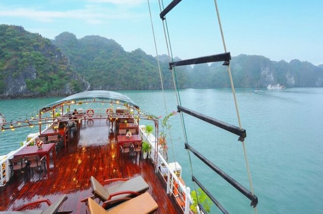 Renea Cruises Halong - Photo3