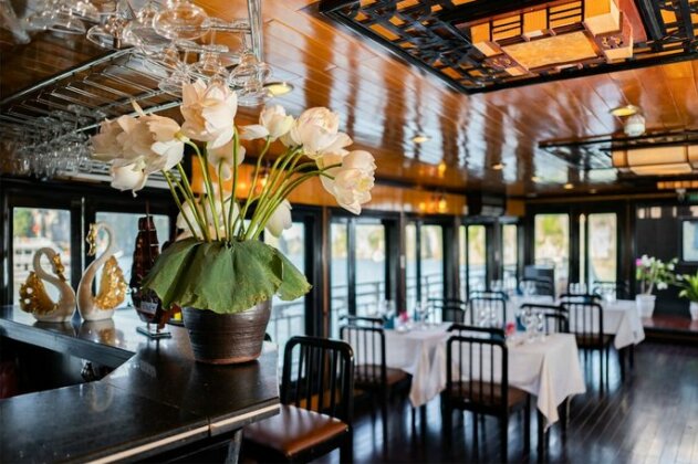 Swan Boutique Cruises - Photo2
