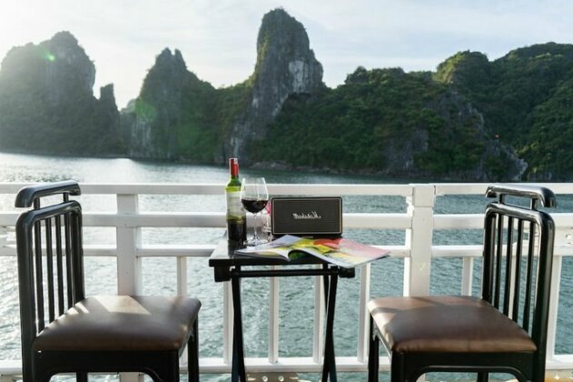 Swan Boutique Cruises - Photo3