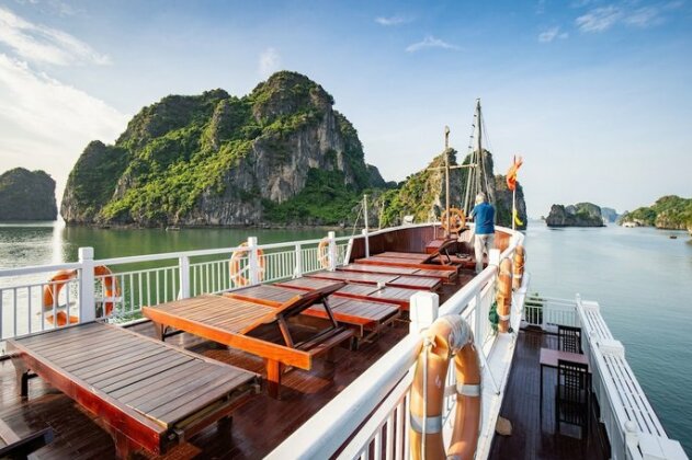 Swan Cruises Halong - Photo3