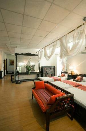 Artsy Apartment for Business Travel - Photo4