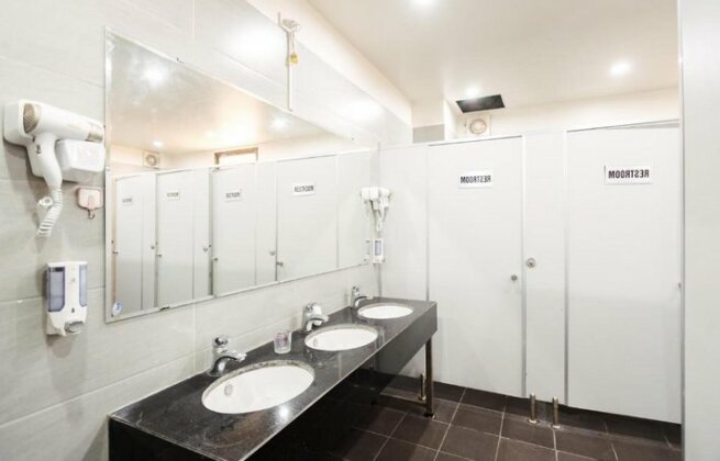 Hanoi BroPrague Home and Pub - Photo3