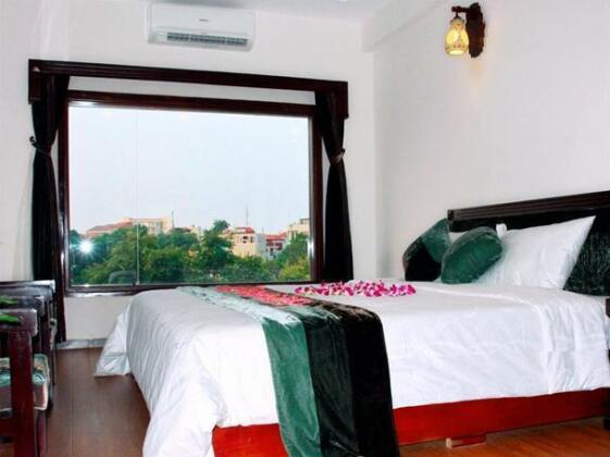 Happy Hotel - Kim Ma - Photo3