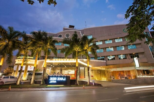 Lake Side Hotel - Photo2