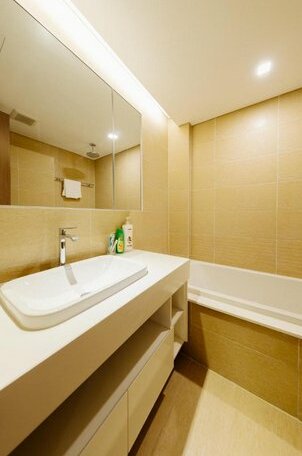 Luxury 2BR Apartment @ Vinhomes Metropolis Hanoi - Photo5
