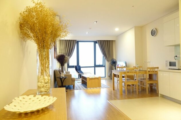 MODERN Spacious with River View City Center - Photo2