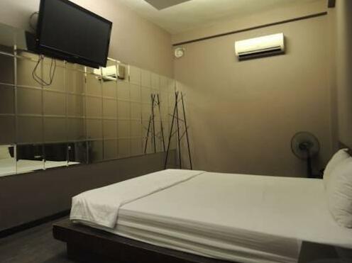 Nhat Loc Hotel - Photo4