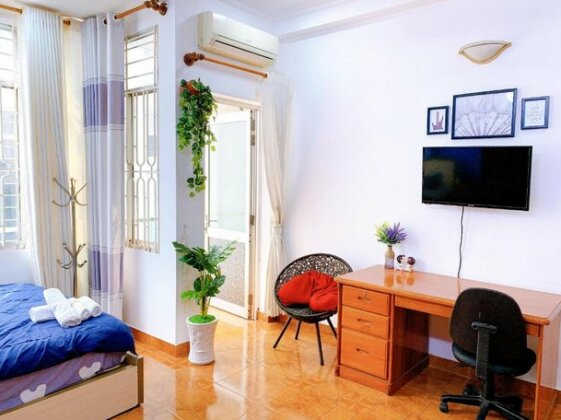 Beautiful Room With Greeness And Natural Light - Photo2