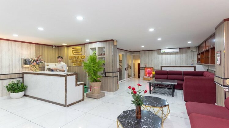 Green Star Central Hotel - Photo2